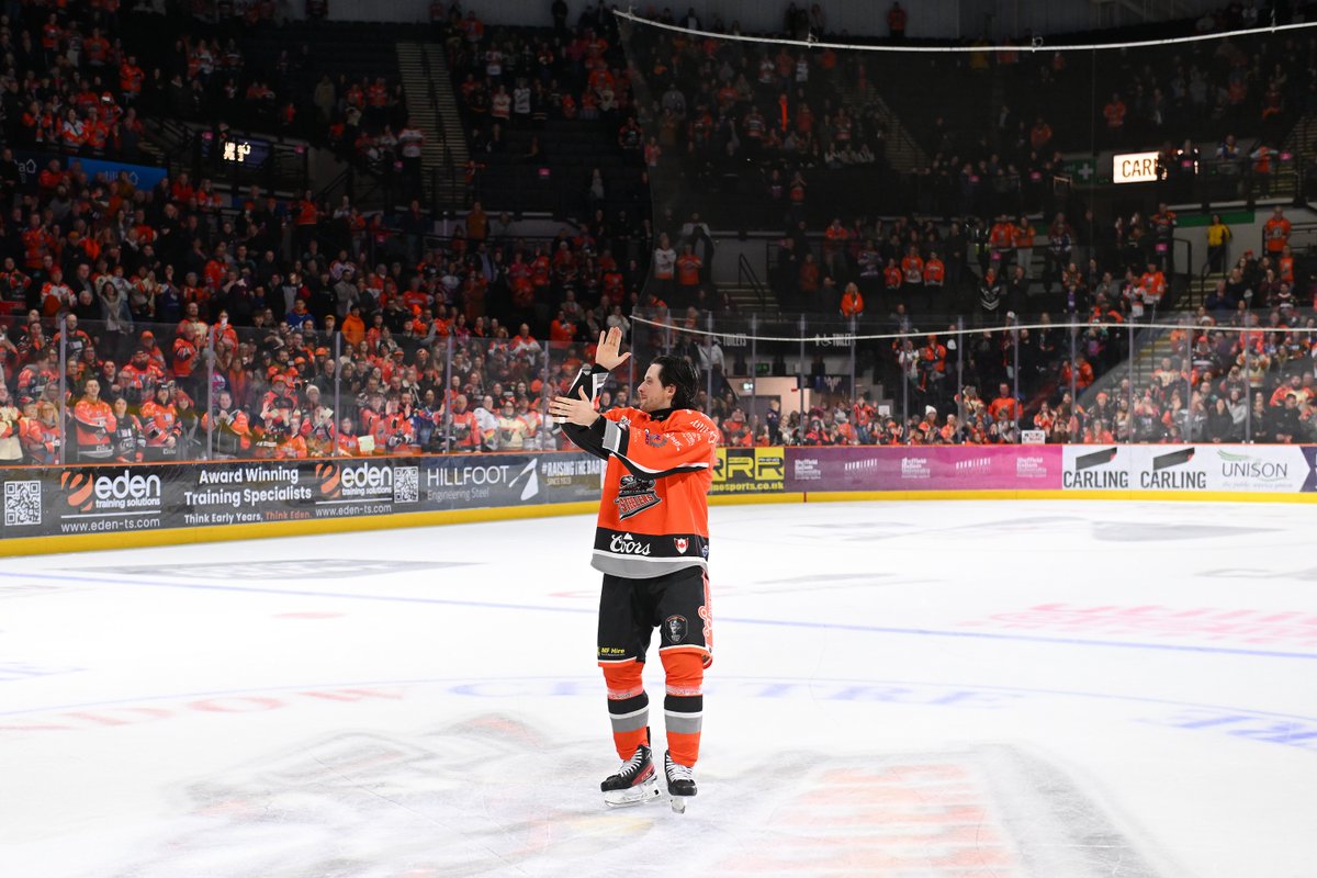 steelershockey's tweet photo. 🍊🏒 The most popular man in #Sheffield right now is Vinnie

#SteelersHockey https://t.co/jkLzGyvb1s