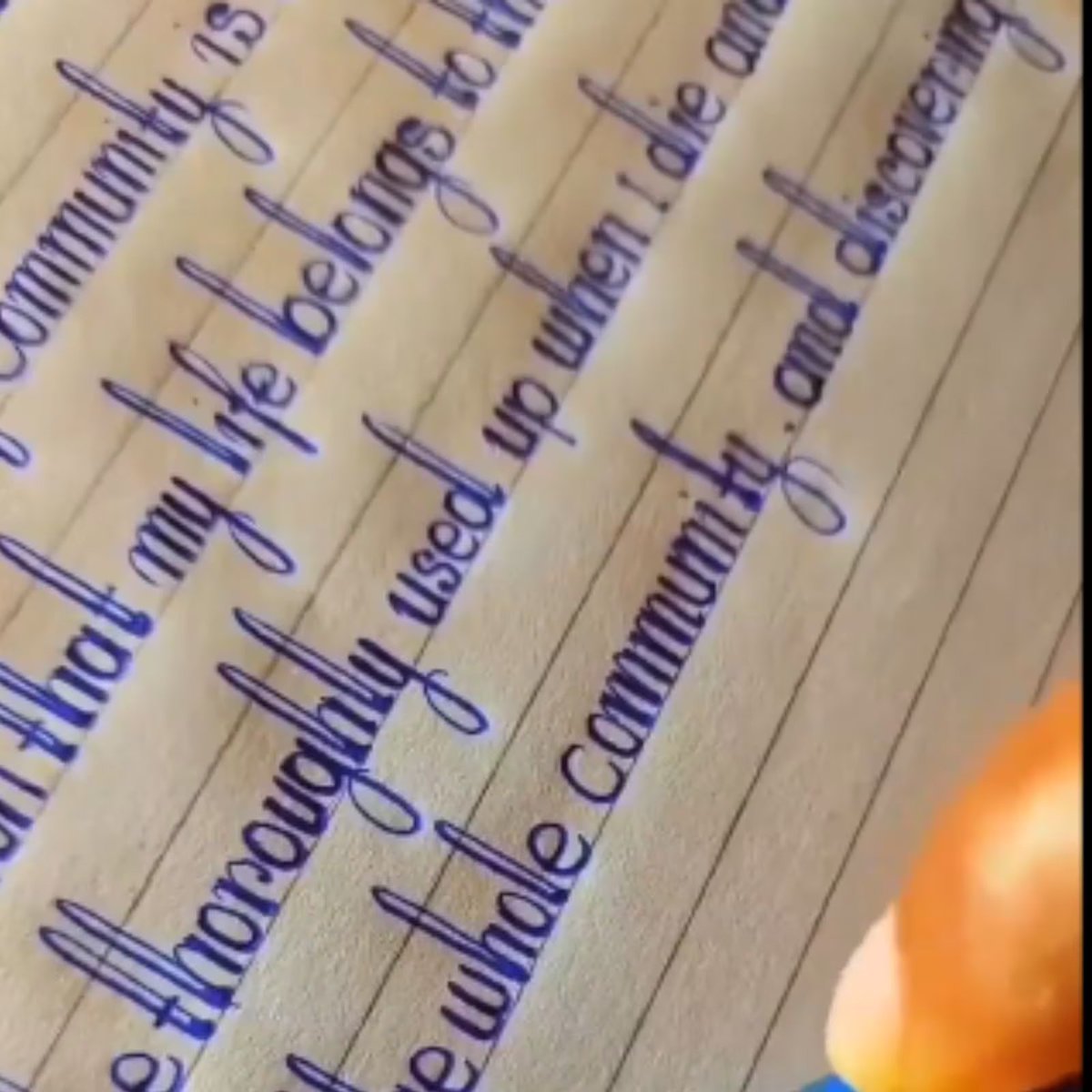 mininacheshire's tweet photo. Cuando escribo a mano...
Asรญ empiezo...
Asรญ luce el asunto 5 lรญneas mรกs tarde...
El final del documento es indistinguible de un electrocardiograma.
#lapacienciabiengracias #donottryathome https://t.co/sRcauJf9wZ