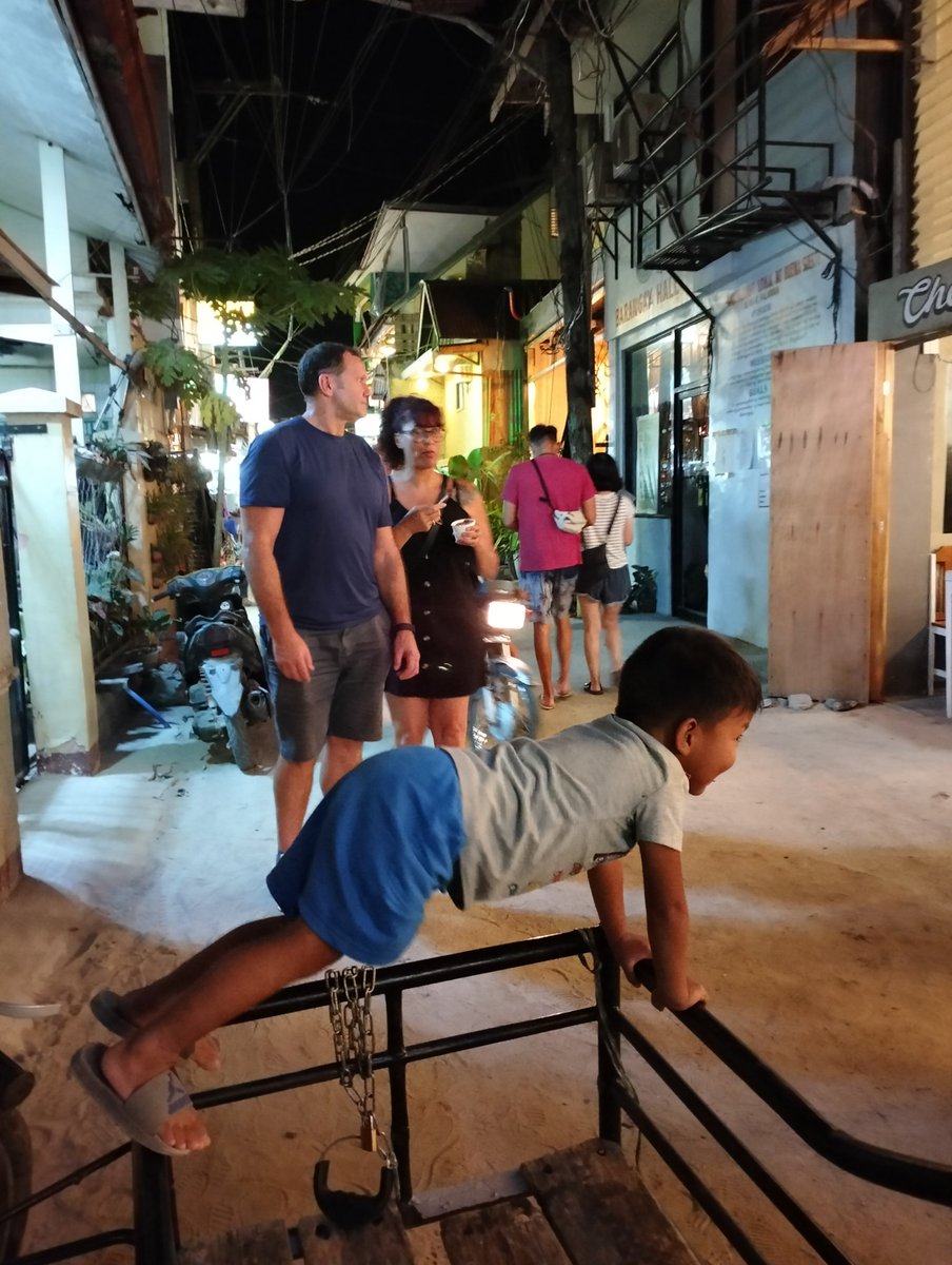 This kid got the memo for 100 pushups a day

#Bitcoin