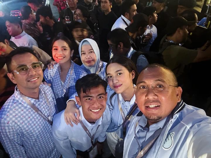 MafiaWasit's tweet photo. Siap melempar jauh visi-misi Capres di #DebatCapres2024 https://t.co/47JGTaw77x