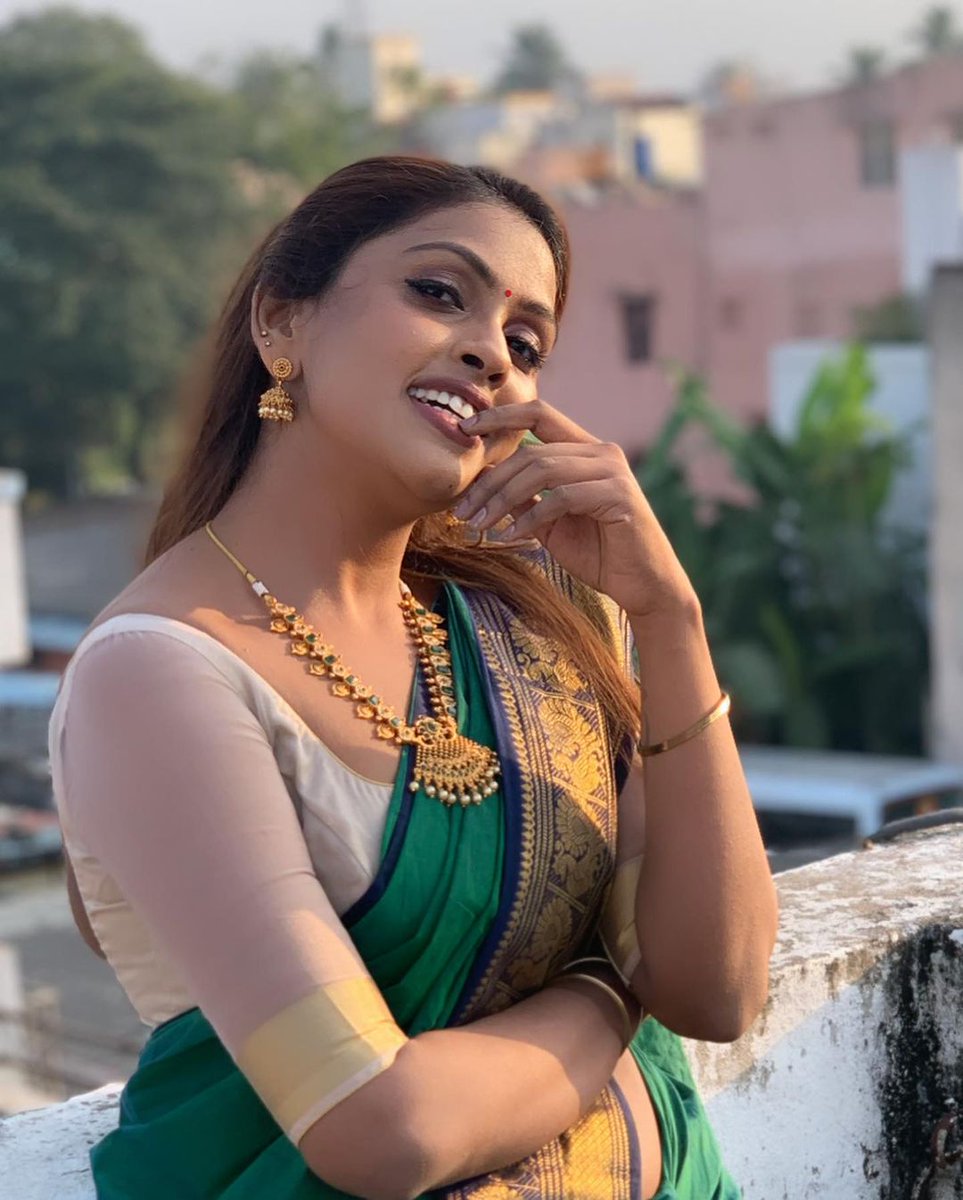 OnlyHeroines's tweet photo. #Srinikha π
πΈβ‘οΈ https://t.co/eOtP7WeXjj
#actress #saree #sareeswag #actressgallery #onlyheroines https://t.co/OKeNoq41hw