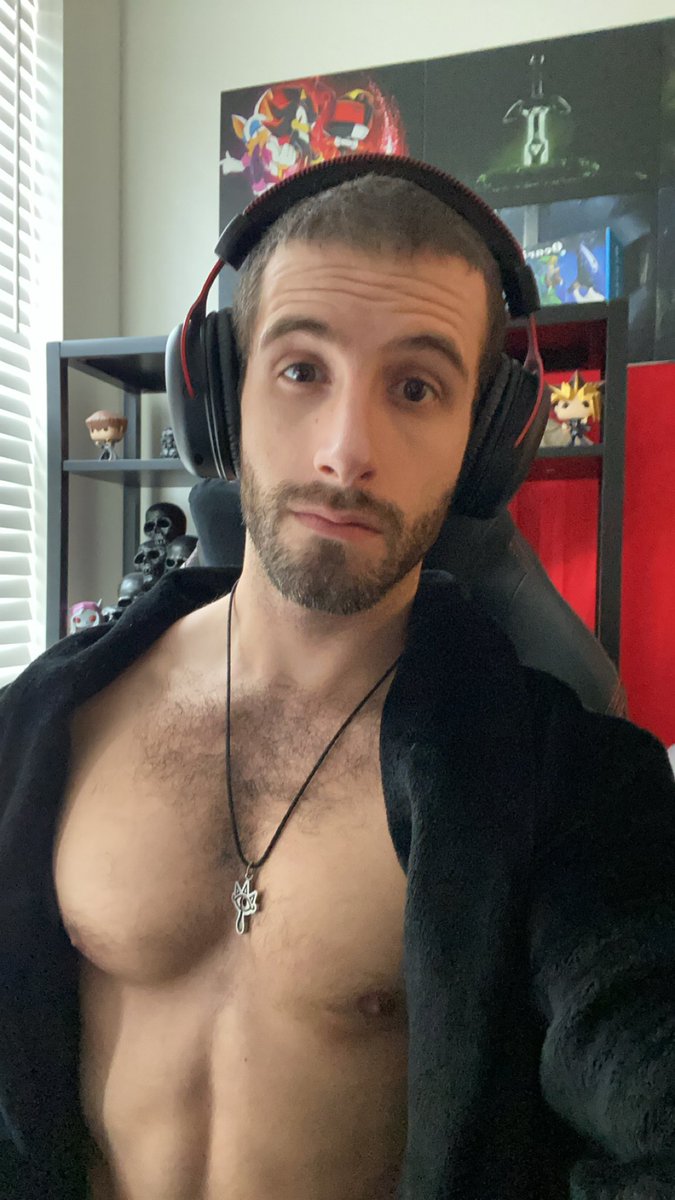 Come for the WoW, stay for the booba

Twitch.tv/itsladrana