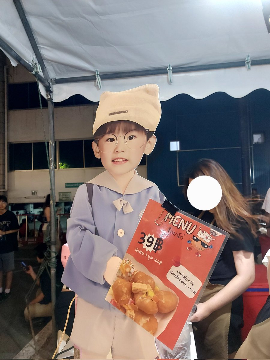 Baconyyy04's tweet photo. เมื่อคนขายบอกว่า 'น้องมาร์คทำเองเลยนะคะ' ไอ่เราก็เชื่อคนง่ายด้วยดิ🥹 #เกษตรแฟร์67 https://t.co/6WbDyRvKN8