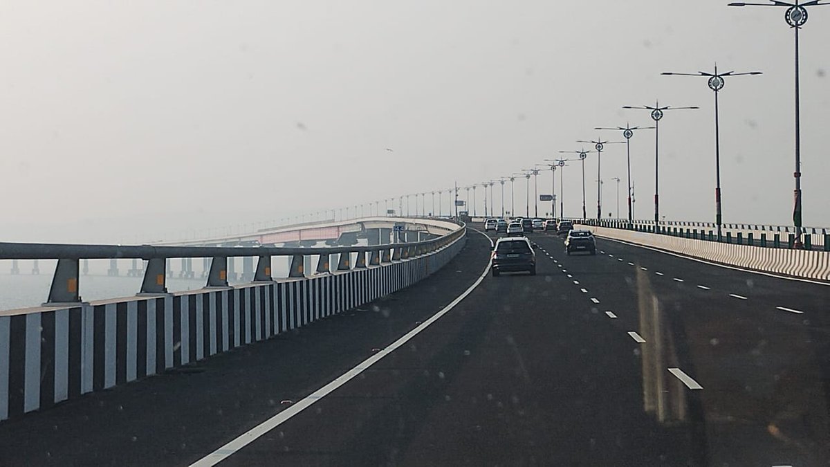 mehtaudit_101's tweet photo. Finally On India #Longest #Sea Bridge, Atal Setu Bridge. #MHTL #Mumbai Indeed it was such a great experience to drive on the bridge. #infrastructure #Bridge #seabridge https://t.co/NeEgOdB22B