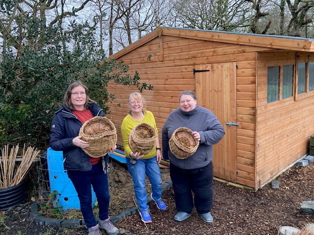 GarddEnfys's tweet photo. Learning to make a different style willow basket today. Thank you @CassandraLishman. Lowri &amp; Iori enjoying the workshop #startthemyoung
Thank you @CAVOCeredigion @PembrokeshireWillow #willowweaving #IntergenerationalActivities #wellbeing @SFarms_Gardens @RHSBloom @CampingCoedmor https://t.co/mRiZABSSqz