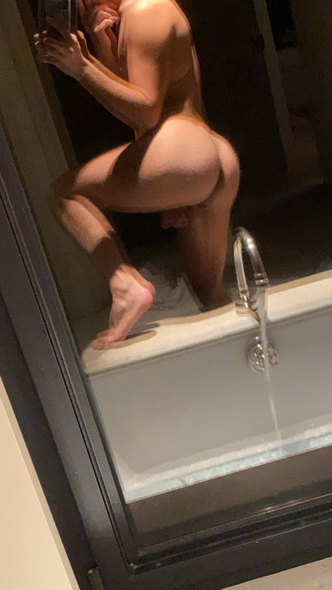 lovemyfatass's tweet photo. @Bo1fucker Please dm me 😭 https://t.co/Xd8IqNqRsG