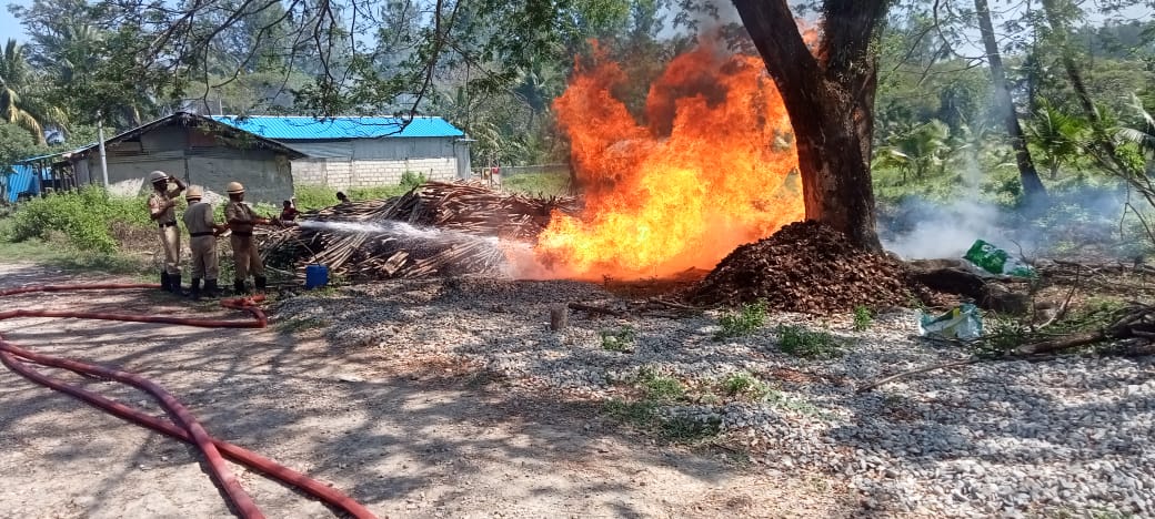 FireService_ANP's tweet photo. #FireFighters of #FSHutBay responded the fire call promptly in the vicinity of Cane Processing Unit at Anna Nagar, on 04.02.2024.

The fire was douzed within very short notice by the Fire Fighters.

Well Done Team Fire. https://t.co/DyId2wLiNQ