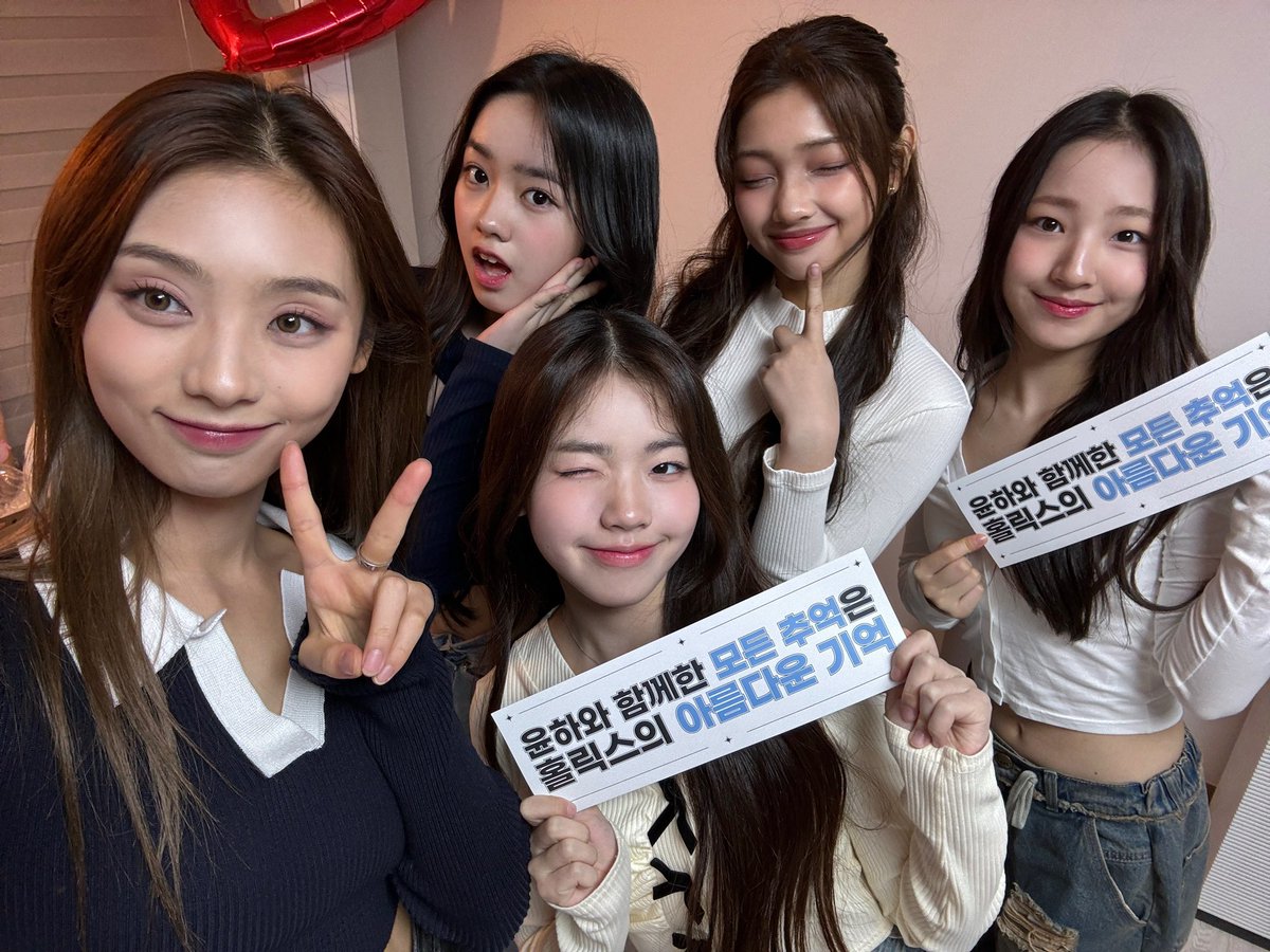 UNIS_offcl's tweet photo. 처음부터 끝까지 모든 무대가 감동이었습니다🥹
유니스에게 좋은 추억으로 기억될 수 있게 해주셔서 진심으로 감사합니다💙
윤하 선배님과 함께한 추억은 유니스의 아름다운 기억입니다🩵
스무 살 축하드려요🙌🥳 @younhaholic 

#윤하20주년기념콘서트 #스물
#YOUNHA #윤하 
#UNIS #유니스
#HYEONJU #진현주 
#UNiverse_Is_Started