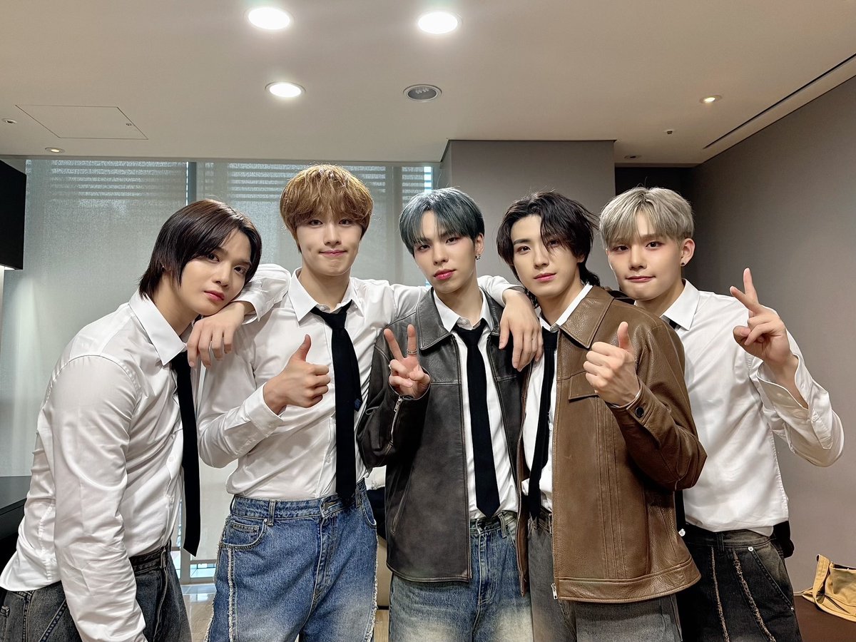CIX_Official's tweet photo. ♥️𝗖𝗜𝗫 𝟮𝗻𝗱 𝘄𝗲𝗲𝗸🖤

#CIX #씨아이엑스 #BX #승훈 #배진영 #용희 #현석 #0_or_1 #Lovers_or_Enemies https://t.co/TViBCqHezV