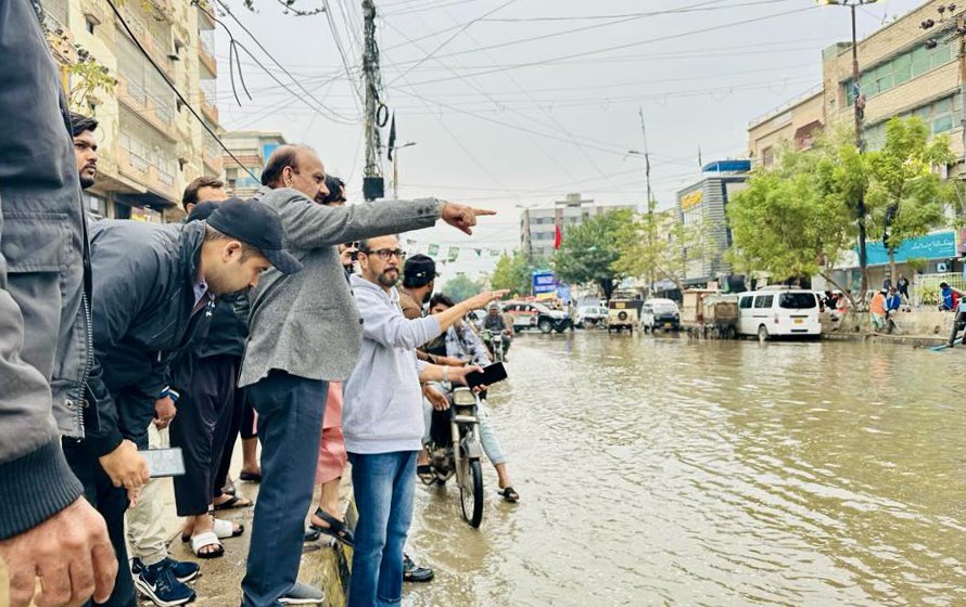 ShabbirMQMPak's tweet photo. رکن رابطہ کمیٹی ایم کیو ایم پاکستان و حق پرست امیدوار براۓ  صوبائ اسمبلی حلقہ PS-96 شبیر احمد قائم خانی نے شاہ فیصل کالونی میں بارش سے متاثرہ مختلف علاقوں کا دورہ کیا۔ 
اس موقع پر دیگر ذمیداران بھی انکے ہمرہ موجود۔

#MQMPakistan #VoteForKite #Elections2024 #Karachi #ShahFaisalColony #PS96 #KarachiRain #ShabbirQaimkhani