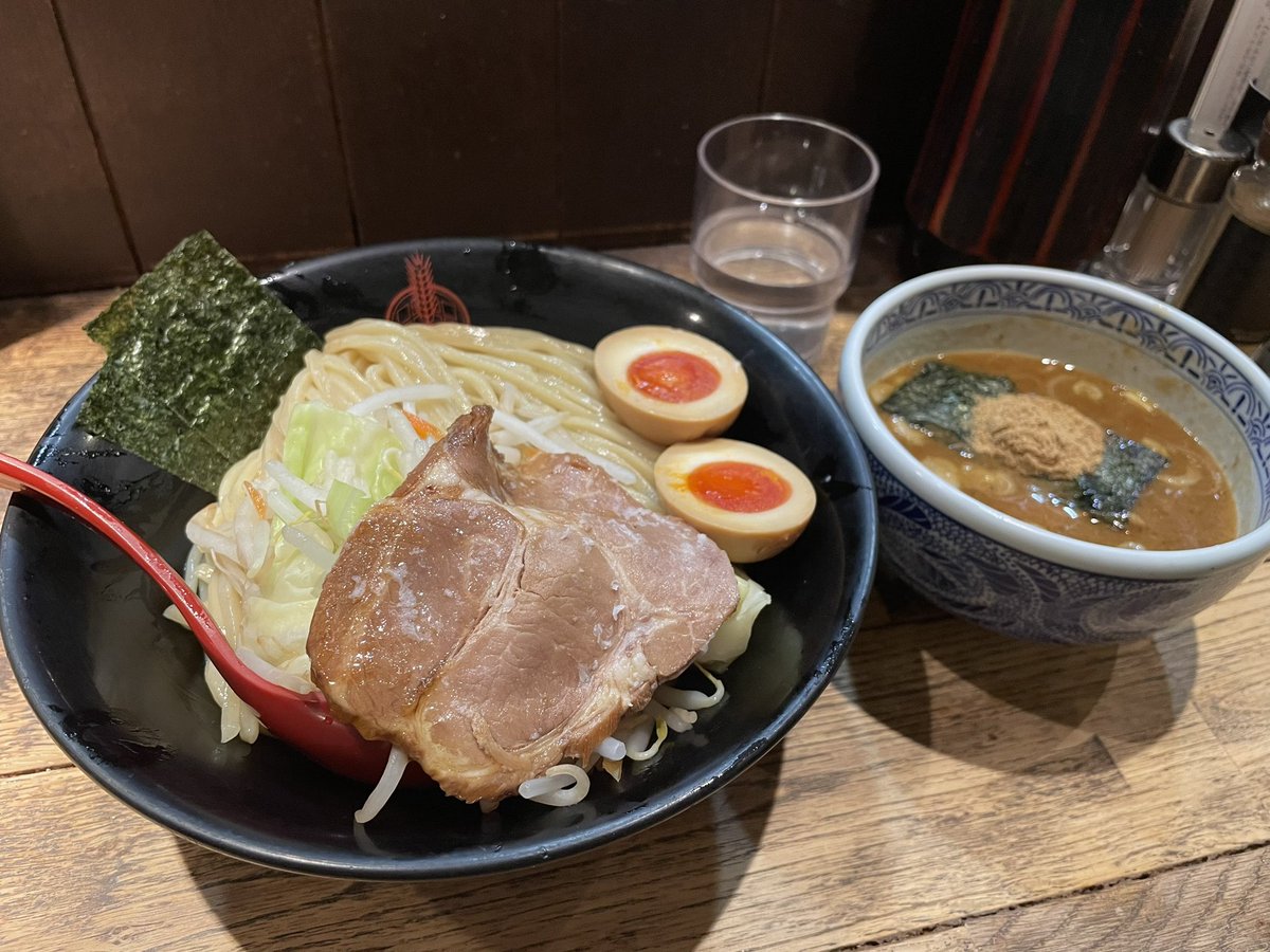 昨日は三田製麺所が「三田の日」なので行ってみた。三田だけに。
お客さんで使ってる人があまりいなかった印象。 