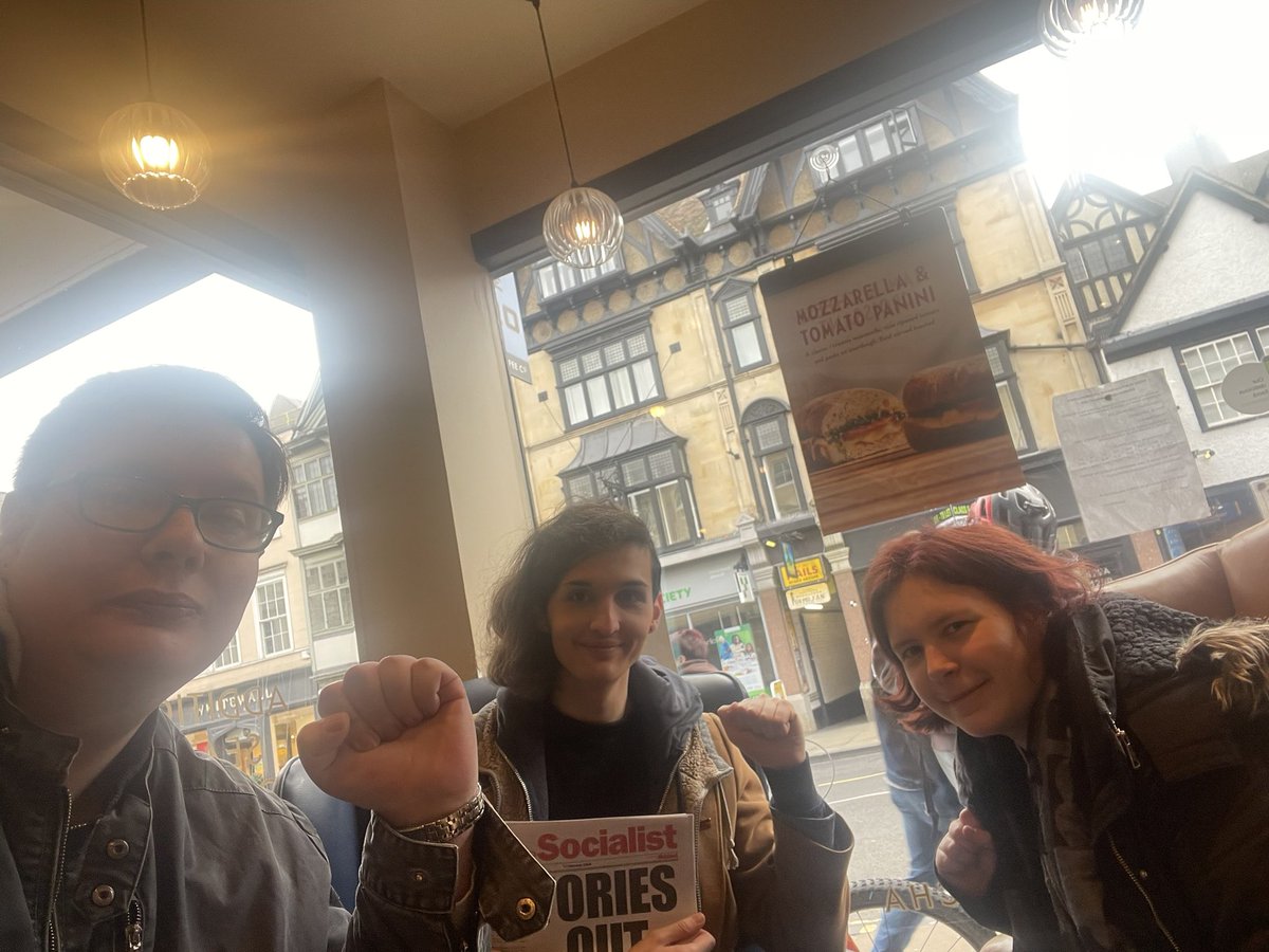 Just had a recruitment meeting and joined the @Socialist_party @OxfordSocialist and, by extension, affiliated with @TUSCoalition. (Obligatory selfie with two new comrades)