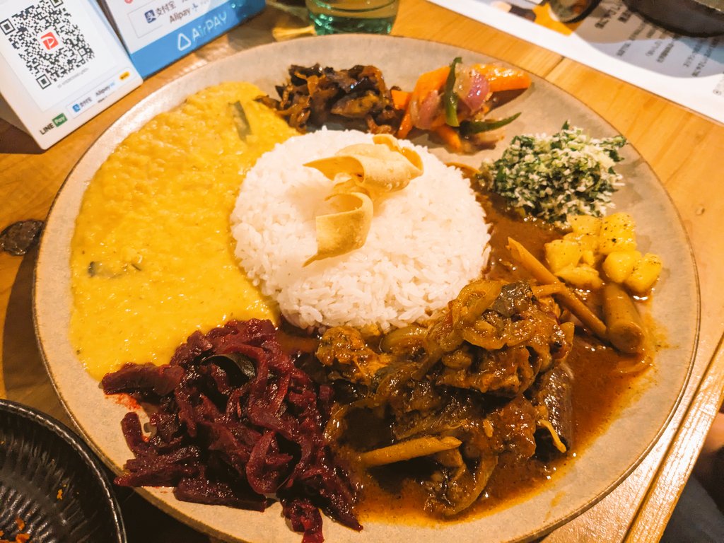RE_SriLanka's tweet photo. 過日はAyur Ceylon Shibuya @Ayur_Ceylon_s さんへ🇱🇰こちらはこだわりスパイスの #スリランカ料理 と共に、#セイロンティー をアレンジしたカクテルやワインを楽しめる、スリランカ紅茶を輸入販売されているRoyal Leaf @RoyalLeaftea さんのお店です。
夜メニューはお酒と合わせたいおつまみメニュー→ https://t.co/1IiNEOh43h