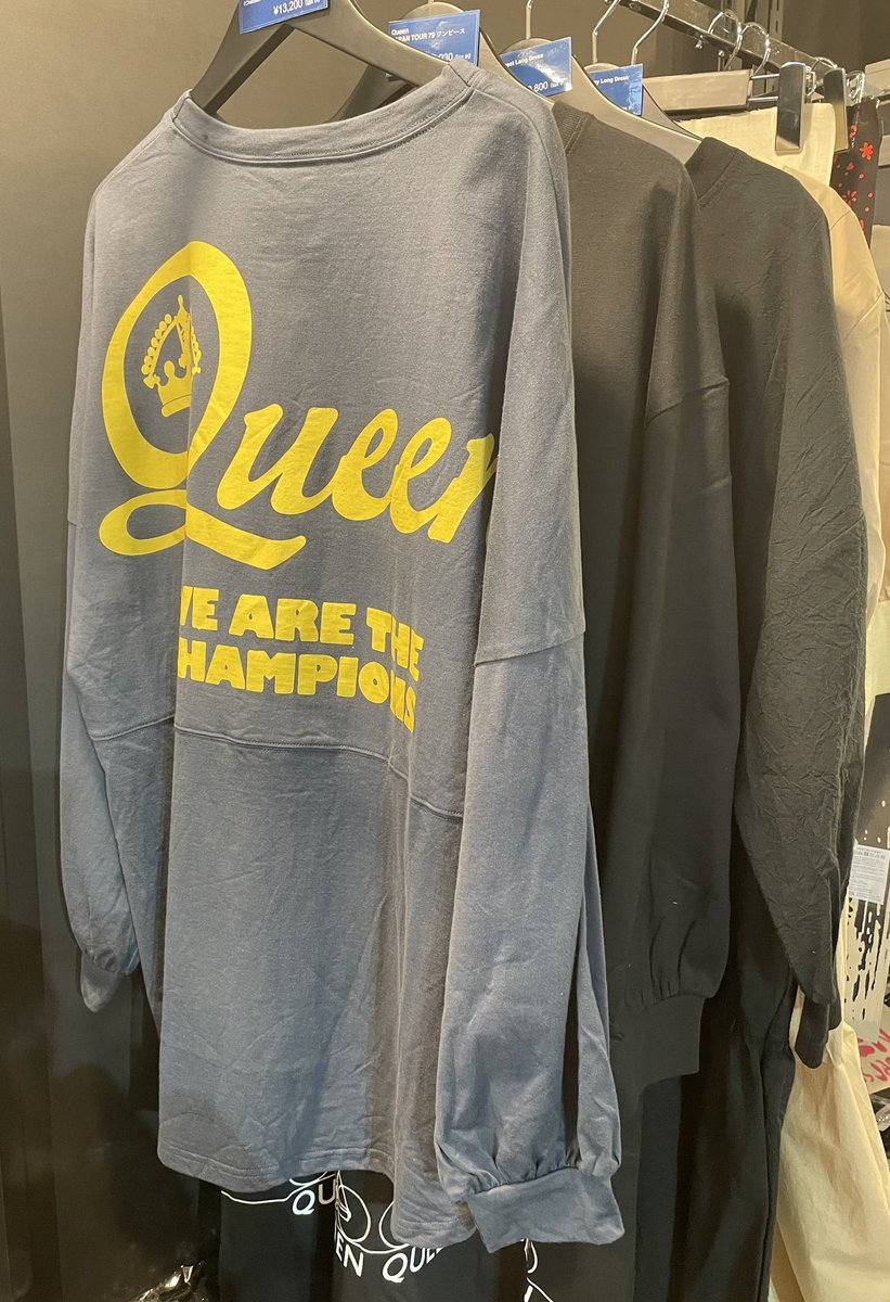 mako_freddy's tweet photo. 竹下口からクイーンでした🎵💓
ラジオは黒白共に売り切れ🥲入荷未定🥲
このTシャツ迷う https://t.co/uVvg0NQIlU