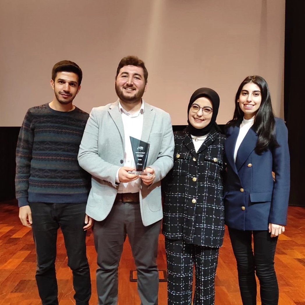aiheartech's tweet photo. Yaptığımız inovatif çalışmalarla tam 1 yıl önce Entertech Tarafından Yılın İnovasyon Ödülüne layık görülmüştük. Ancak birkaç gün sonra yaşadığımız büyük afet sebebiyle paylaşma fırsatı bulamamıştık. 1 yıl olması vesilesiyle bizim için kıymetli olan bu ödülü paylaşmak istedik. https://t.co/9Hd21NnXfC