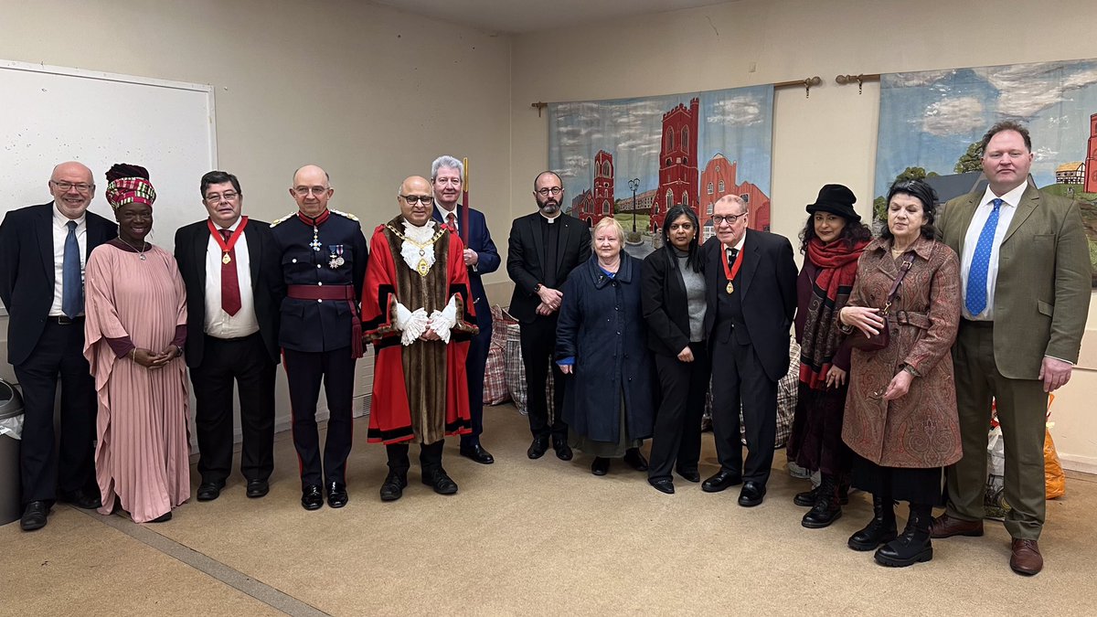 RupaHuq's tweet photo. Fine  Crayle service w/ sermon Acton by @joaufer presided over by @Hitesh_T @MayorofEaling with many in attendance including @DrAyshaRaza @SteveDW3 and Kieron Gavan sword bearer

Message emphasising solidarity, we are more than individuals but have common goals and shared values https://t.co/sF4ZOZnwqX