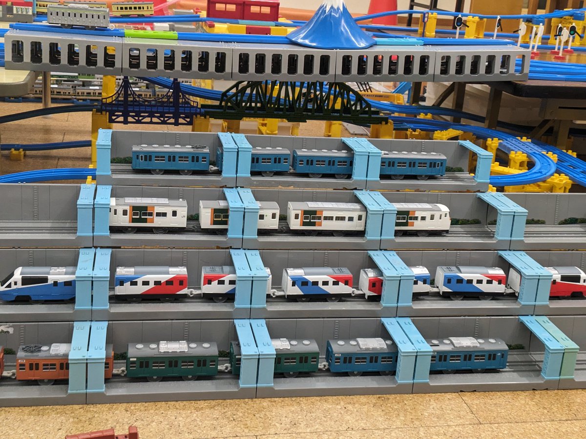 TMSYARYO's tweet photo. 今週末は町田トレインコネクションのお手伝いに行って参りました
かっこいい車両達を見ながら子供達と話せて楽しかったです!
お会いした皆様お疲れ様でした!
#MTC16 https://t.co/PDfchgmg8X