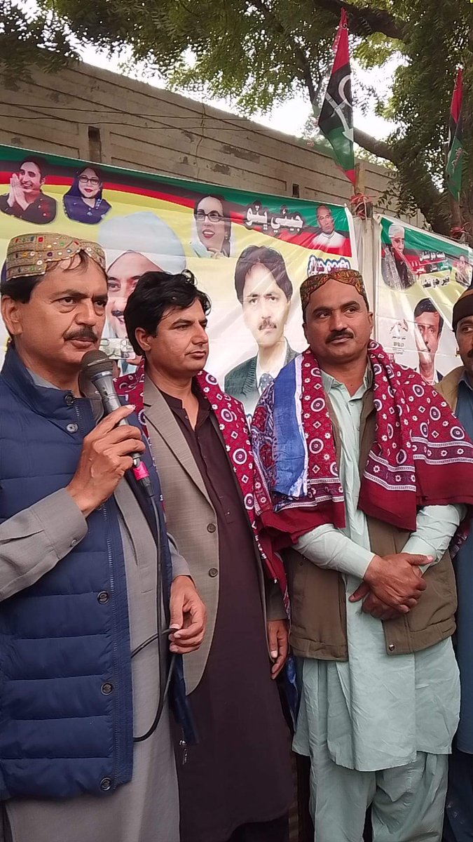 MunirChandioPPP's tweet photo. #پراڻا_جتوئي
پي ايس 34 لاءِ پاڪستان پيپلز پارٽي اميدوار #ممتاز_علي_چانڊيو صاحب
تي اعتماد ڪندي وڏي انگ سيد برادري #جي_ڊي_اي کي الوداع ڪري پيپلزپارٽي ۾ شموليت اختيار ڪري ڇڏي.
#جيئي_ڀٽو #جيئي_ممتاز_علي_چانڊيو
#InshaAllah #MPA #PS34 @mumtazchandiomp
@BBhuttoZardari https://t.co/7jkDfpkAU9