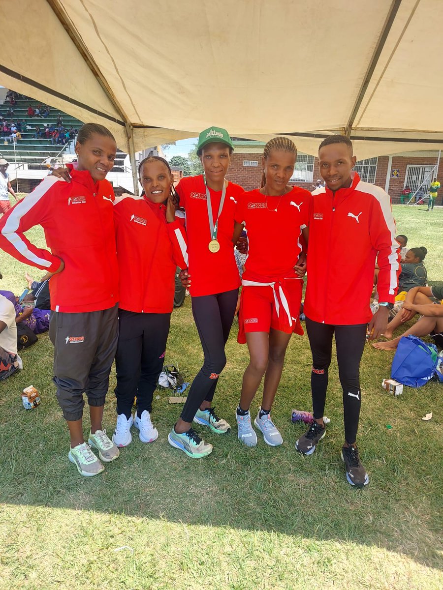 gladwin5000m's tweet photo. It was nice doing business in Ladysmith, and a bit of fun. #BoxerAC #teamofchampions @32Gi #Fuelledby32gi #ultramarathonathlete 🙏💪🏃‍♂️🏊‍♂️ https://t.co/WLo0QrlIaN