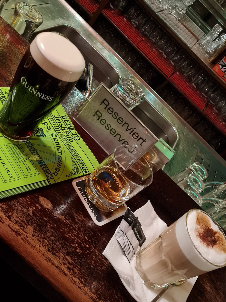 OliverSKBerlin's tweet photo. Operation #IrishPub #Europacenter #Kudamm mit @mako_bln 🥃🍻😎. 👇 https://t.co/sLpFCMwaTY