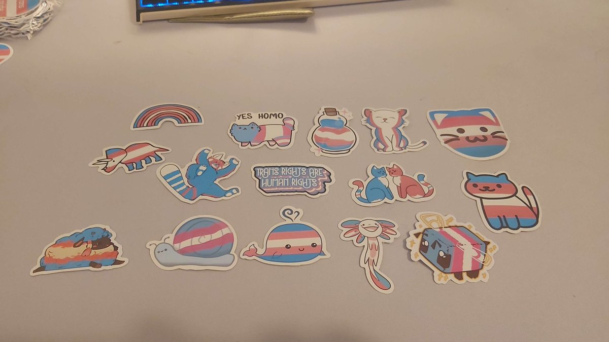 DaemonDia's tweet photo. Partner took me shopping and we got so much cute stuff x3 :3

(plus a collection of my favourite stickers from the bag <3) https://t.co/t2OBUFOd8C