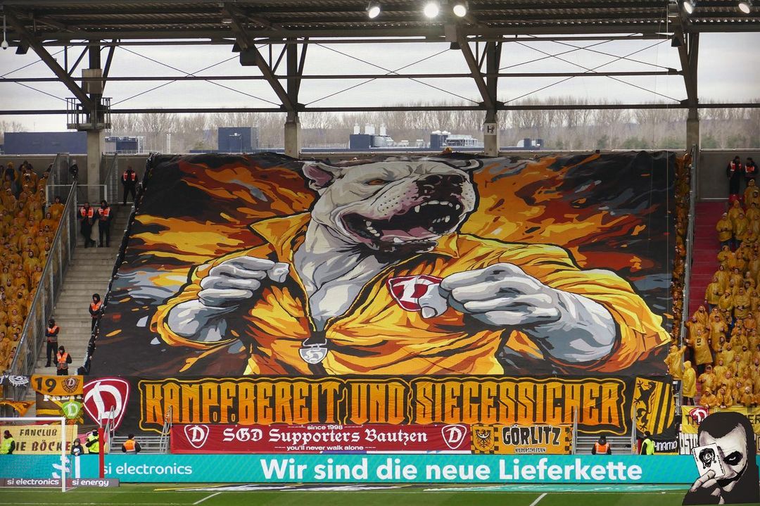 FasziFankurve's tweet image. Zahlreiche Fanfotos online, u.a. von der heutigen #Choreografie &amp;amp; #Pyroshow der #Ultras von #Dynamo #Dresden beim Auswärtsspiel in #Ingolstadt: #3Liga #FCISGD #SGD1953 faszination-fankurve.de/fanfotos/updat…