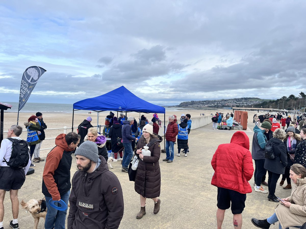 cllr_kay's tweet photo. 71 people braved the #sealsplash at Colwyn Bay to raise funds for @ConwyMind 🦭 great to see so many people supporting this fantastic organisation ❤️ https://t.co/Ep6yMGn3Ce