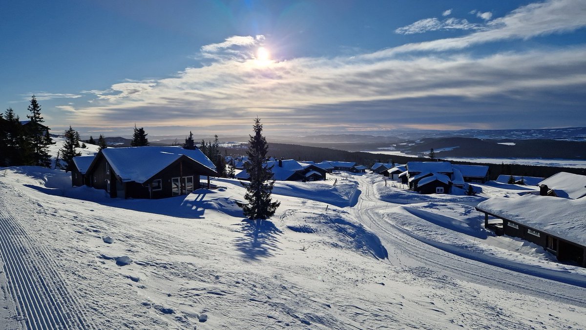 Päivän <a href="/KangasalaSK/">Kangasala SK</a> vs <a href="/SuuntaJyvaskyla/">Suunta Jyväskylä</a> hiihtohaasteessa mukana etänä Norjasta käsin. Mahottomia ei ehtiny hiihtää, mutta varmasti kisan top maisemissa.