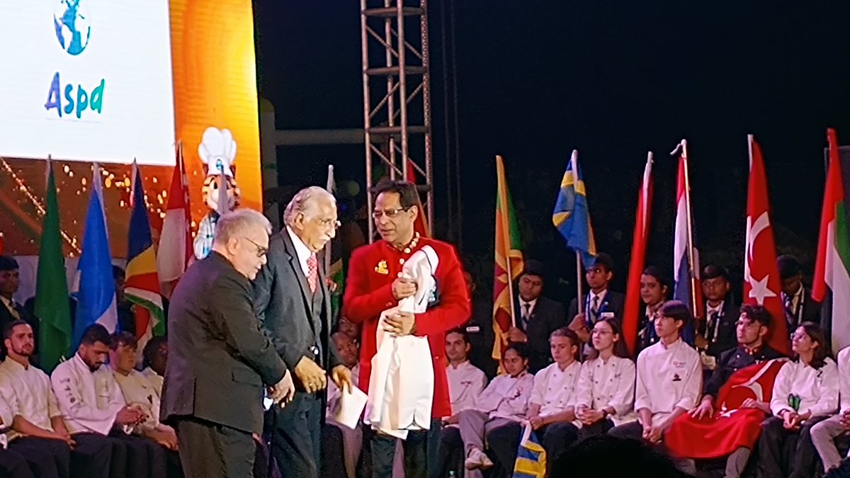 IIHMHOTELSCHOOL's tweet photo. Our ardent gratitude to @NakulAnand56 for accepting the Chair of IIHM Young Chef Olympiad Global Advisory Council! Thank you Sir. #YCO2024
#ADecadeofCulinaryExcellence
#culinarydiplomacy
#youthdiplomacy
#youthempowerment
#culinaryolympiad
#iihmbest3years
#iihmglobalcitizens https://t.co/uHK6t5S5S3