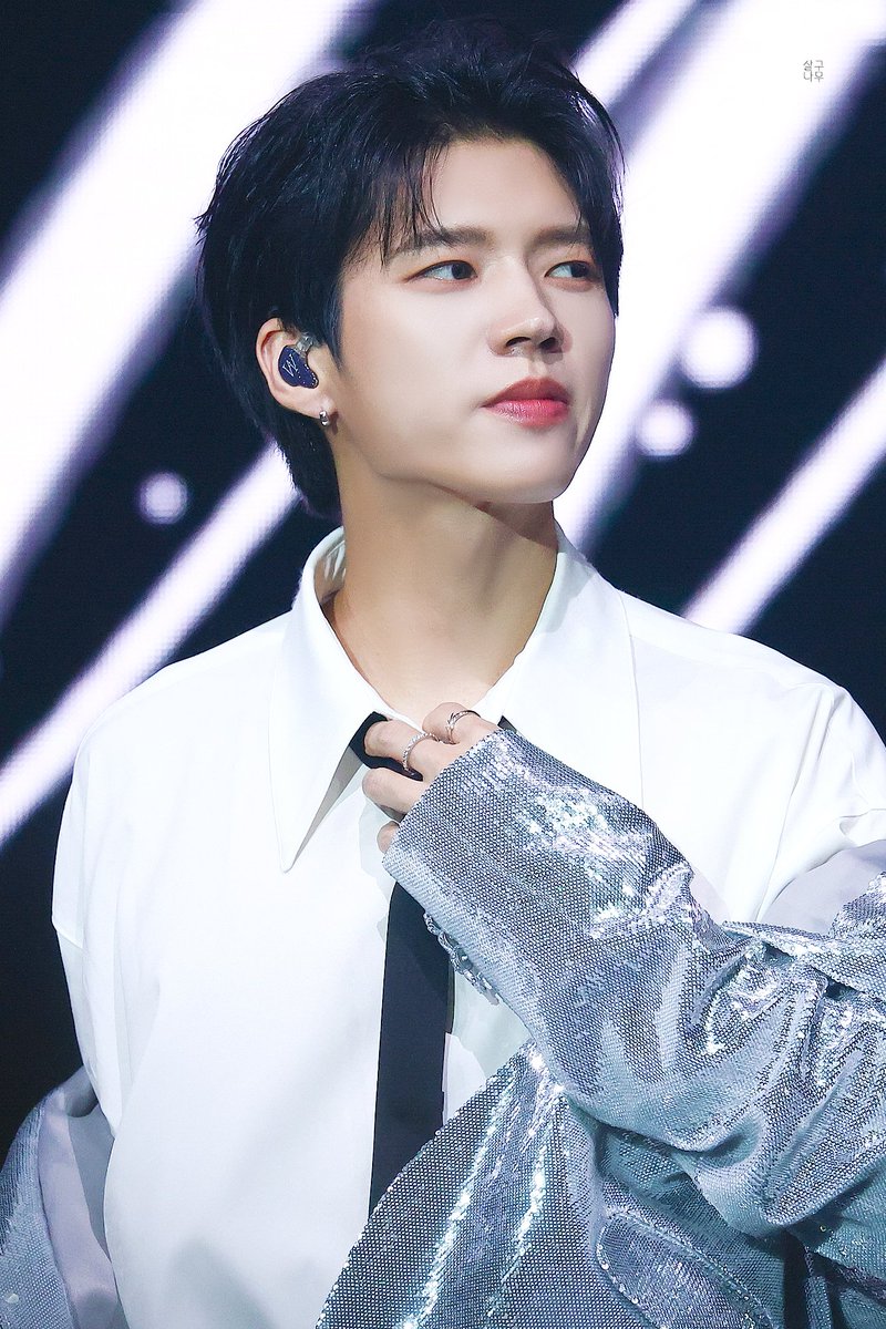 ApricotTREE_Wh's tweet photo. 남우현이 내 나라고 세상이고 우주야...💙
#우현 #남우현 https://t.co/GGrs1hYXZA