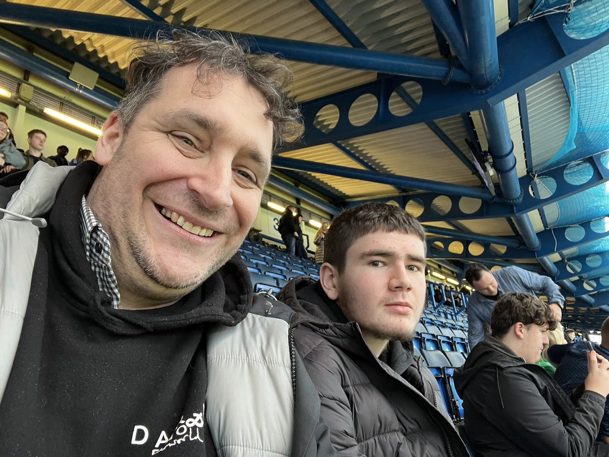 Manikular tweet media