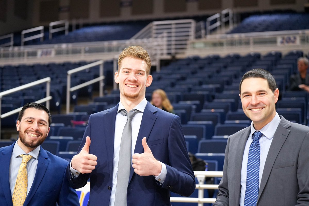 𝙊𝙪𝙧 𝙜𝙪𝙮 @Jacco_F 𝙙𝙤𝙞𝙣𝙜 𝙜𝙧𝙚𝙖𝙩 𝙤𝙣 𝙩𝙝𝙚 @MSGNetworks / @FloHoops 𝙗𝙧𝙤𝙖𝙙𝙘𝙖𝙨𝙩 𝙤𝙛 @HofstraWBB! #PrideOfLI