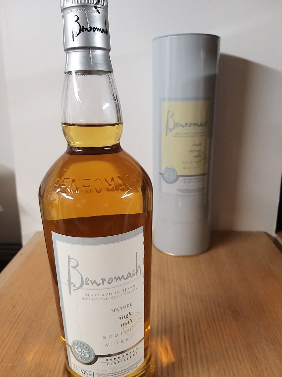 BarnWhisky's tweet photo. Benromach 25yo #gordonandmacphail #speysidewhisky #singlemalt #maltwhisky https://t.co/0sxZiKahs4
