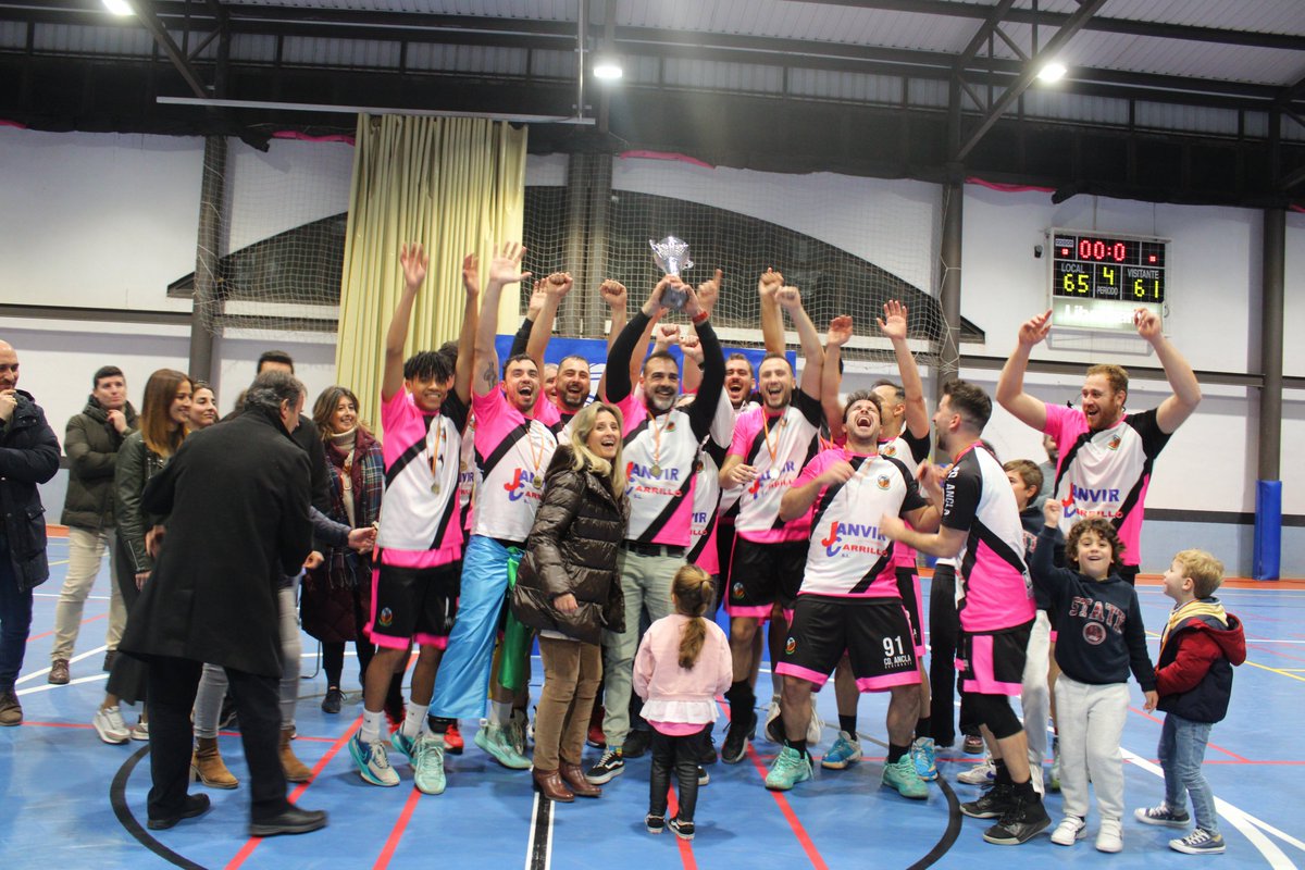 fbclm's tweet photo. #CopaAuto1MAS🚹|Ceremonia de Premiación.
🥇@AnclaAd
🥈 @LaAcademiaAB
🏅Adrian Mora @AnclaAd
CRÓNICA COMPLETA👇👇
📰 https://t.co/Lao3DKoPwQ
📊STATS by @SwishAllHoops
📸Flikr FBCLM
https://t.co/UMEOZdkamb
#PasionXBasketCLM https://t.co/t07kR535Ny