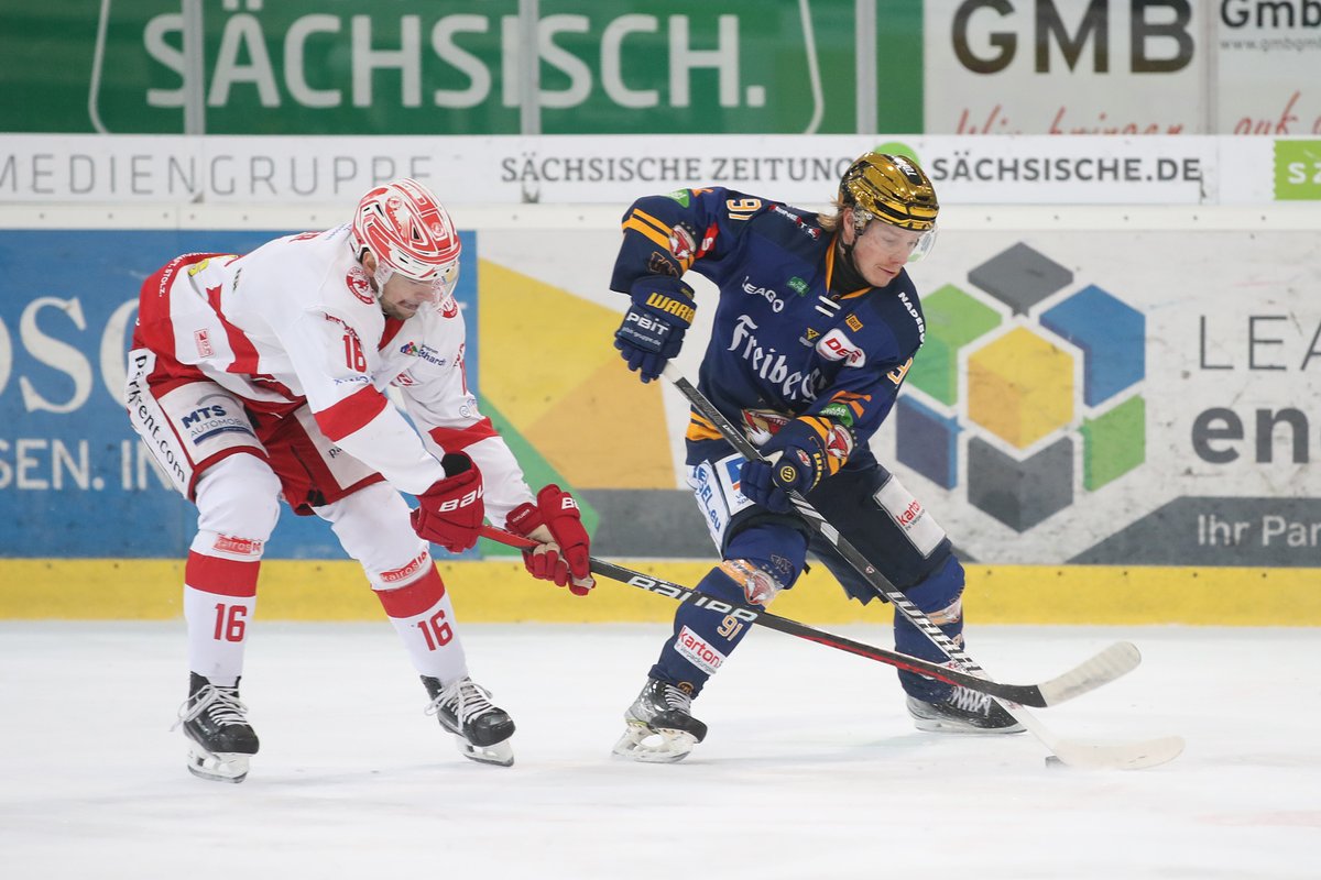 DEL2_News's tweet photo. Heimsieg für Weißwasser: Die @lausitz_fuechse gewinnen mit 3:1 gegen den @ec_bn .
Foto: Thomas Heide #del2 #HerzblutEishockey #lfxecn https://t.co/vPnqR5khkp