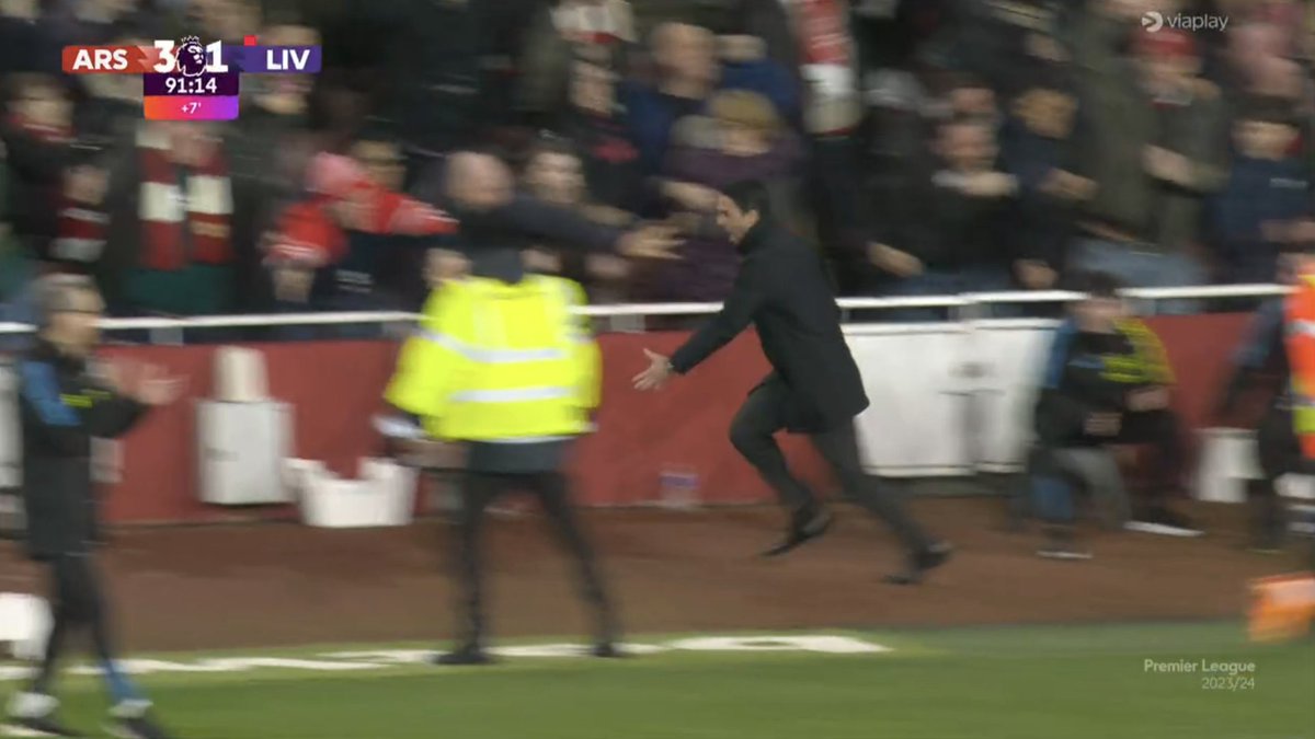 AnythingLFC_'s tweet photo. Can somebody tell Arteta that he hasn’t won the Premier League with a celebration like that 😂 https://t.co/BMB0KvOCwk