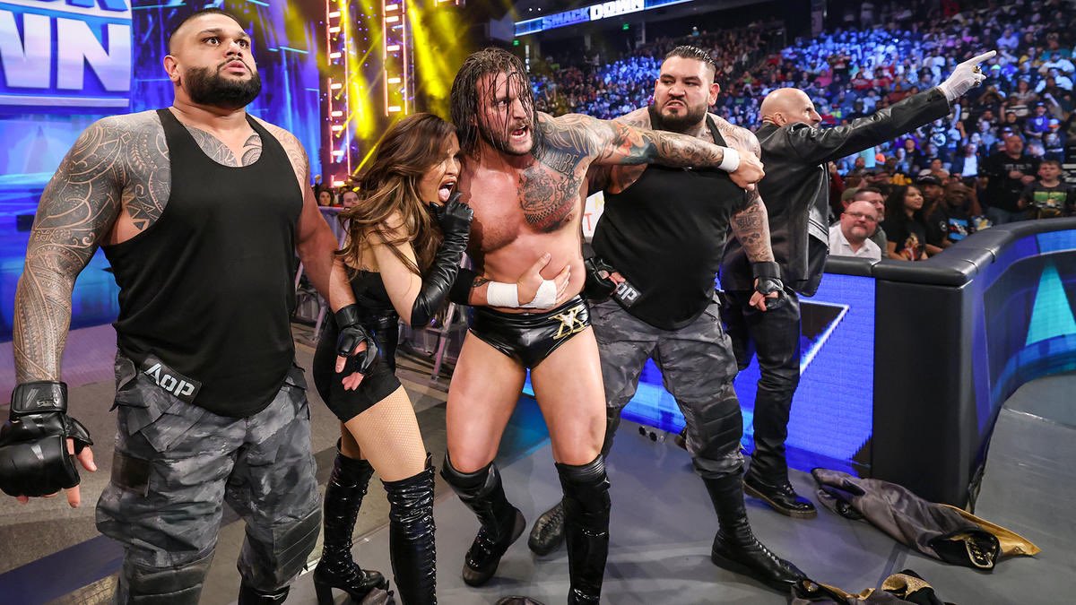 This is FAR FROM OVER.

#SmackDown 
<a href="/HitsMadeFab/">Bitch, Don't Kill My Vibe. ꕥ NOT @TheVibeBri</a>