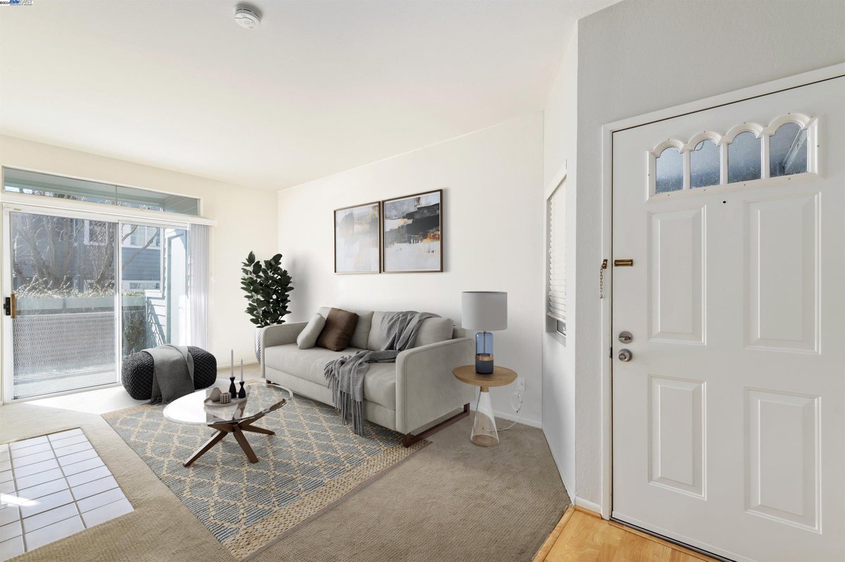 SamLinRE's tweet image. Just listed!!! Stunning condominium nestled in the heart of CANYON MEADOWS offers a delightful blend of comfort and style. Read more at pages.kw.com/sam-lin/200001…