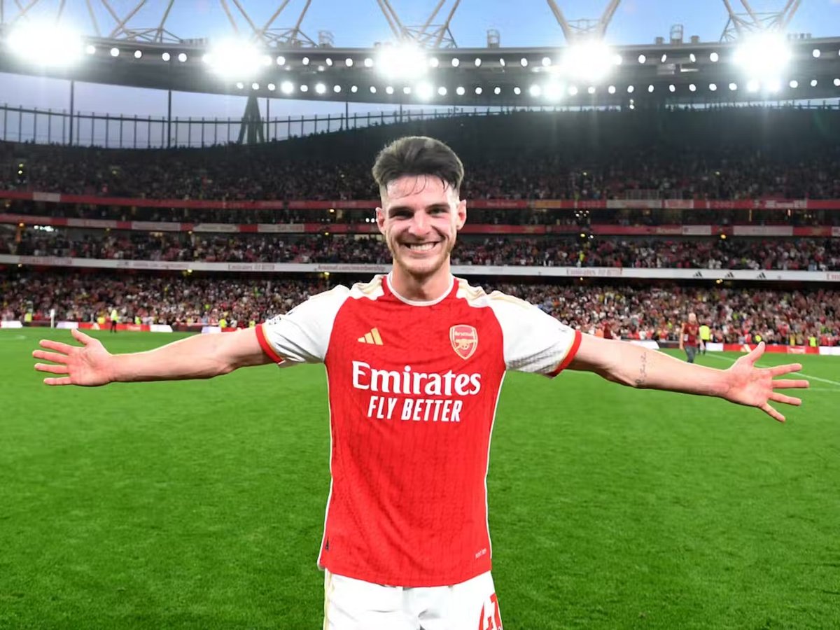 DammitArsenal's tweet photo. 70% of the earth is covered by water and the other 30% by Declan Rice. He is everywhere. https://t.co/4Q1tcyqA4O