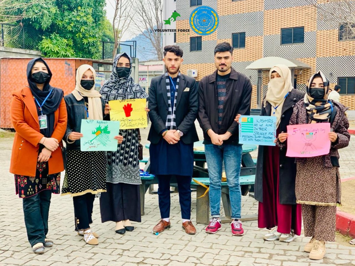 usmanrazajolaha's tweet photo. The voice of A KASHMIRI...
جانے کیوں دبائی جا رہی ہے کشمیر کی آواز
میں پوچھتا ہوں کہاں اٹھائی جارہی ہے کشمیر کی آواز

@vforcepak stands with the Kashmiris on their right to self determination from Indian Occupation! #KashmirSolidarityDay https://t.co/BUjjIQ12D0