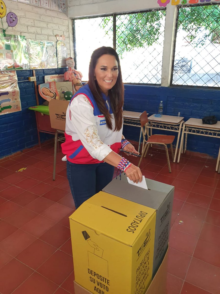 Es nuestro derecho, es nuestro deber. Nuestra nación nos necesita, el país requiere de nuestro valor, nuestro apoyo y todo el coraje para defenderla.

¡Salgamos a votar!