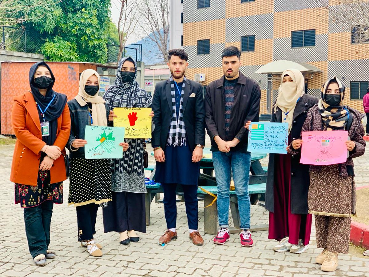 ShoaibAli804's tweet photo. زندہ قوم اپنے حقوق اور سچائی کے لیے اپنے قومی پرچم کو سربلند رکھتی ہے۔ اور ہمارا مقصد کشمیر کو آزاد کرانا ہے
#KashmirSolidarityDay 
#VFP @vforcepak https://t.co/7emypInyns