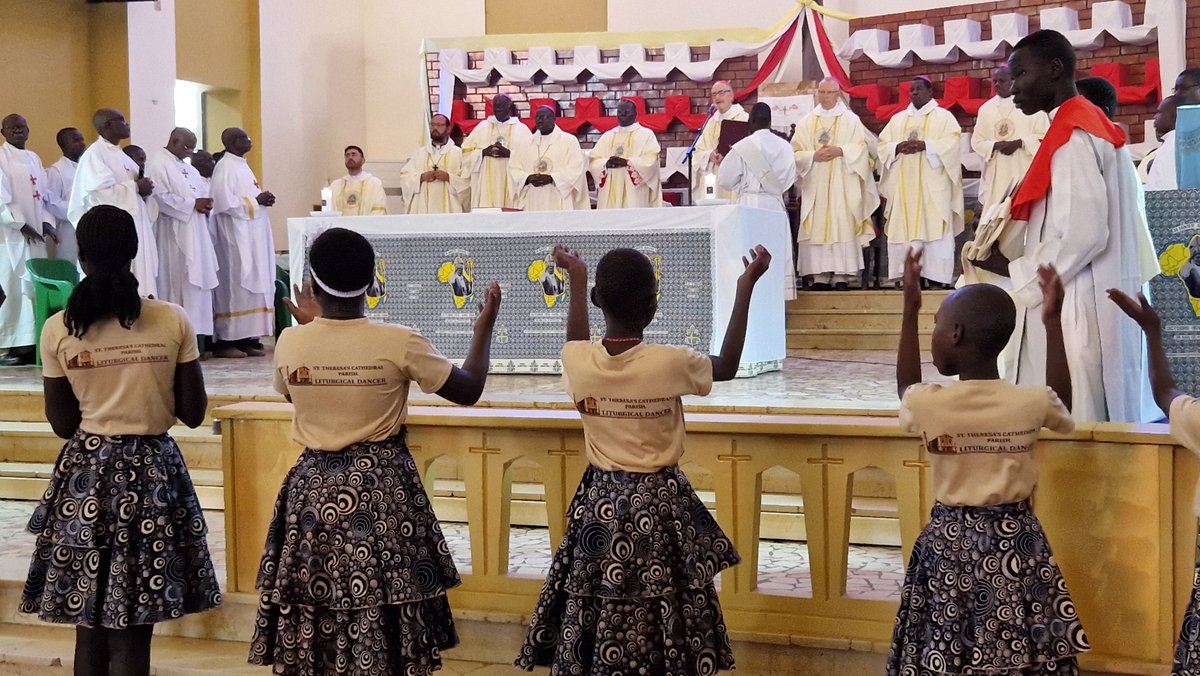 @jesuitczerny On the first anniversary of the Ecumenical Pilgrimage of Pope Francis for peace to South Sudan, the Cardinal Michael Czerny presided a Mass in the Cathedral of St. Theresa in Juba. Read the homily here: humandevelopment.va/content/dam/sv… @jesuitczerny