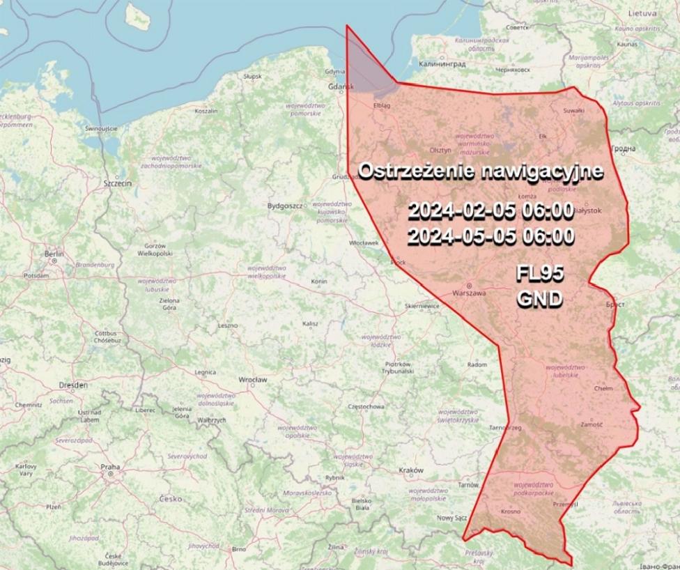 WarNewsPL1's tweet photo. 🇵🇱
❗️Polska Agencja Żeglugi Powietrznej (PAŻP) na wniosek wojska wprowadziła ostrzeżenie nawigacyjne NOTAM N604/2024 dla użytkowników przestrzeni powietrznej w okresie od 5 lutego do 5 maja 2024 roku. Ostrzeżenie związane jest z działaniami wojennymi na Ukrainie.

Ostrzeżenie zostało wydane na wniosek Sił Zbrojnych RP i wynika z „nieplanowanych działań wojskowych wynikających z konieczności zabezpieczenia bezpieczeństwa państwa”.

Komunikat ma na celu ostrzeżenie cywilnych użytkowników przestrzeni powietrznej o możliwej intensywniejszej działalności wojskowych statków powietrznych we wschodnim jej obszarze, będącej odpowiedzią na sytuację zagrożenia na wschodniej granicy.

W komunikacie czytamy, że we wskazanym okresie mogą wystąpić nieplanowane działania wojskowe (np. podrywanie maszyn dyżurnych). PAŻP wzywa do utrzymywania łączności radiowej przez załogi statków powietrznych będących we wspomnianym obszarze z odpowiednimi służbami. Dodatkowo zaleca się uruchomienie odpowiednich transponderów nadających sygnał łączności.

Do ostrzeżenia dodano mapę z zaznaczonym obszarem Polski, gdzie występuję ostrzeżenie. Jest to cały obszar wschodniej Polski do linii rzeki Wisła>

Źródło: @polonpl_