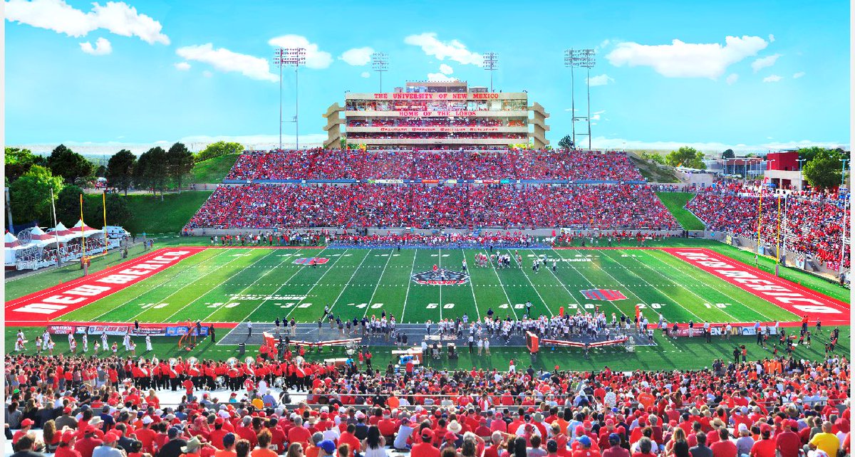 TySmith0531's tweet photo. After an amazing conversation with @Coach__Hunter I’m blessed to receive an offer to continue my football career and education at the University of New Mexico!! @brian_mcnamara9 @athletics_hawks @steverausch17 @HKA_Tanalski @Coach_Casper https://t.co/e8dLYwTTCx
