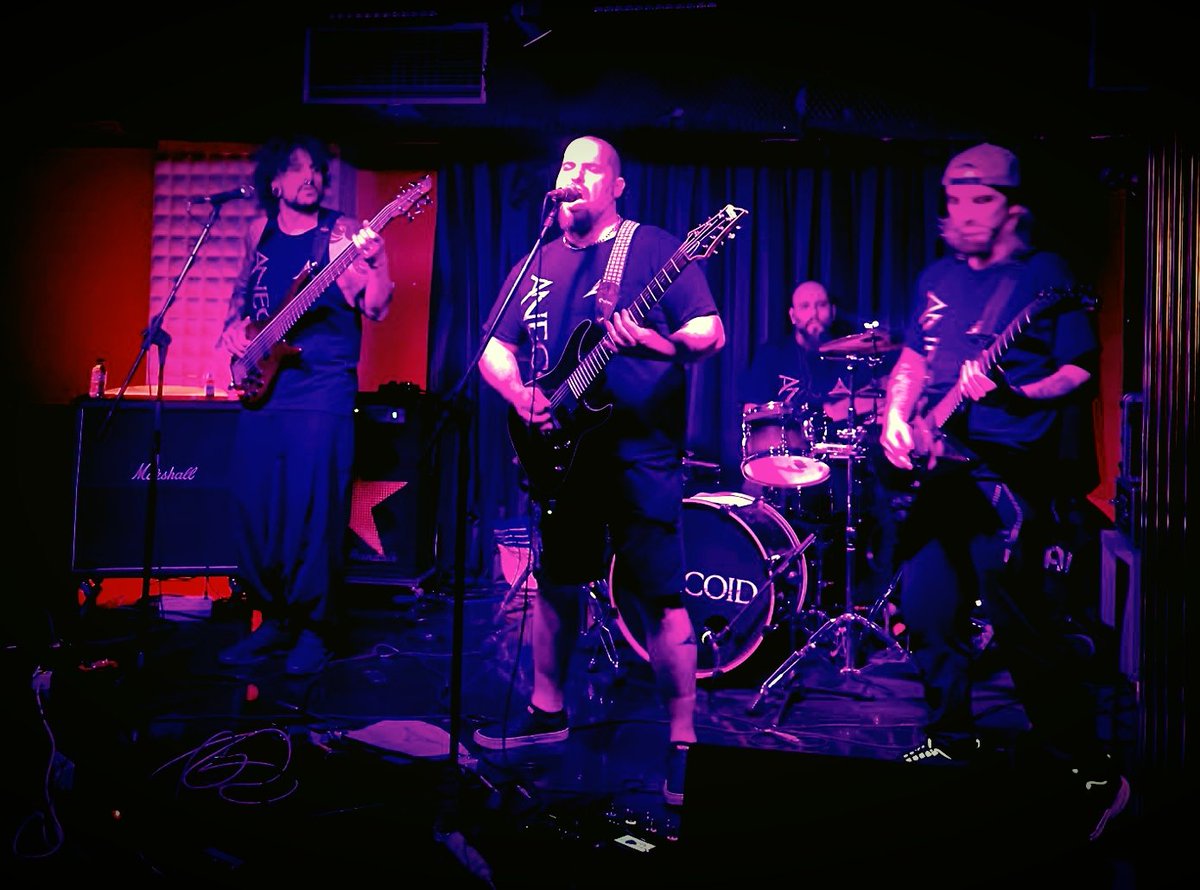 Noche cojonuda ayer en la Moon gracias a tod@s los que os acercasteis y gracias a @soundcrush_metal_official por contar con nosotros bandaza y gente de esa que da gusto encontrarse en este mundo🤘🔥🤘 Próxima parada Vigo Transylvania 

#metal #metalgalicia