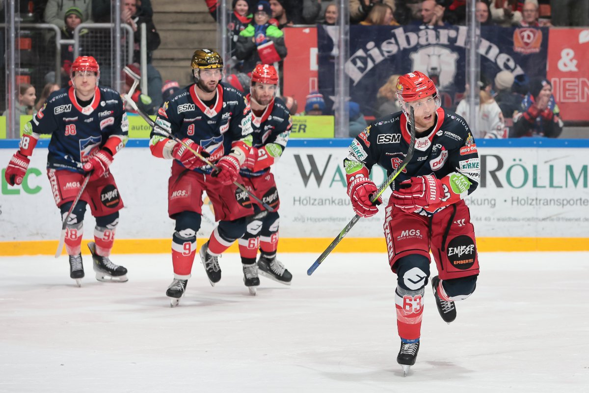 DEL2_News's tweet photo. Heimerfolg für Selb: Die @selberwoelfe gewinnen mit 4:1 gegen die @towerstars_rv .
Foto: Mario Wiedel
#del2 #HerzblutEishockey #selrvt https://t.co/w7RgEiKdsO