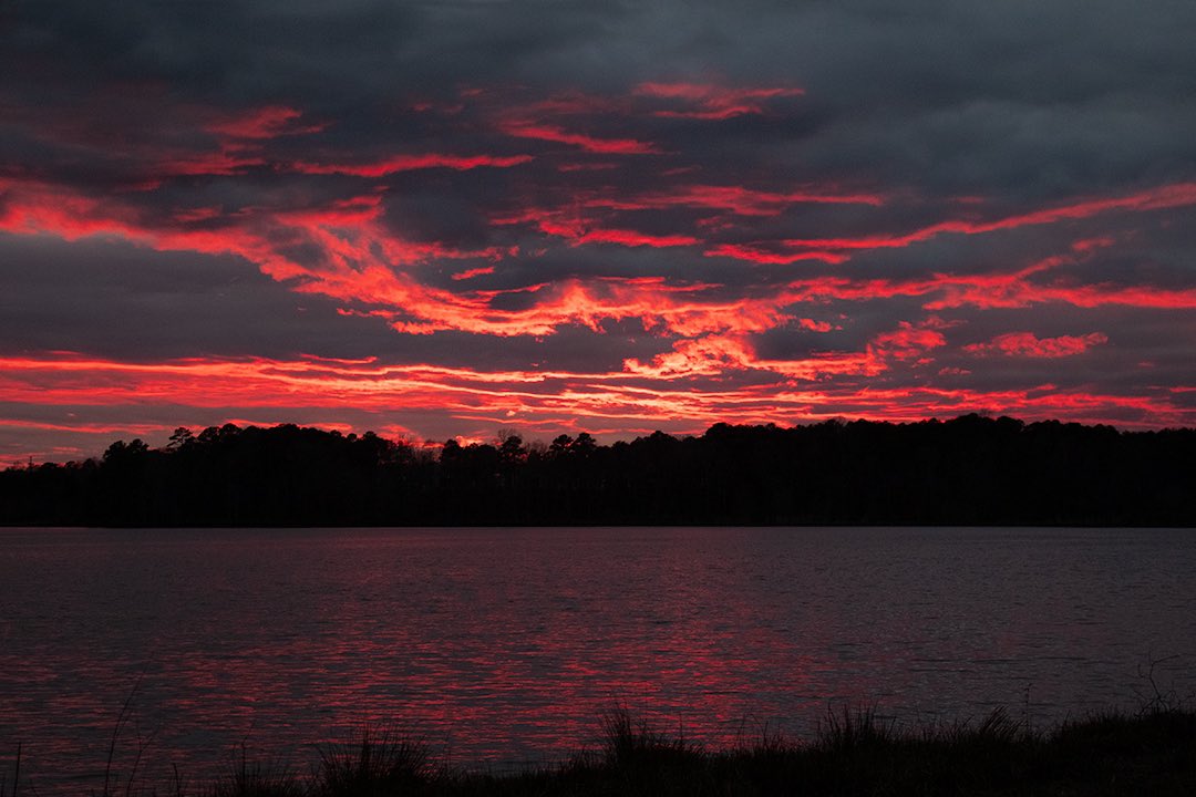 Some fiery pink drama in the sky for sunset a few nights ago!

#sunsetphotography