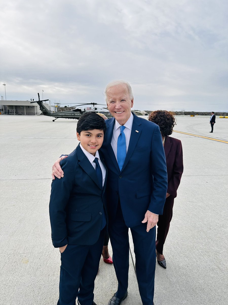 SenAlexPadilla's tweet image. Diego did great yesterday as Greeter in Chief, welcoming @POTUS to Los Angeles. #proudpapa
