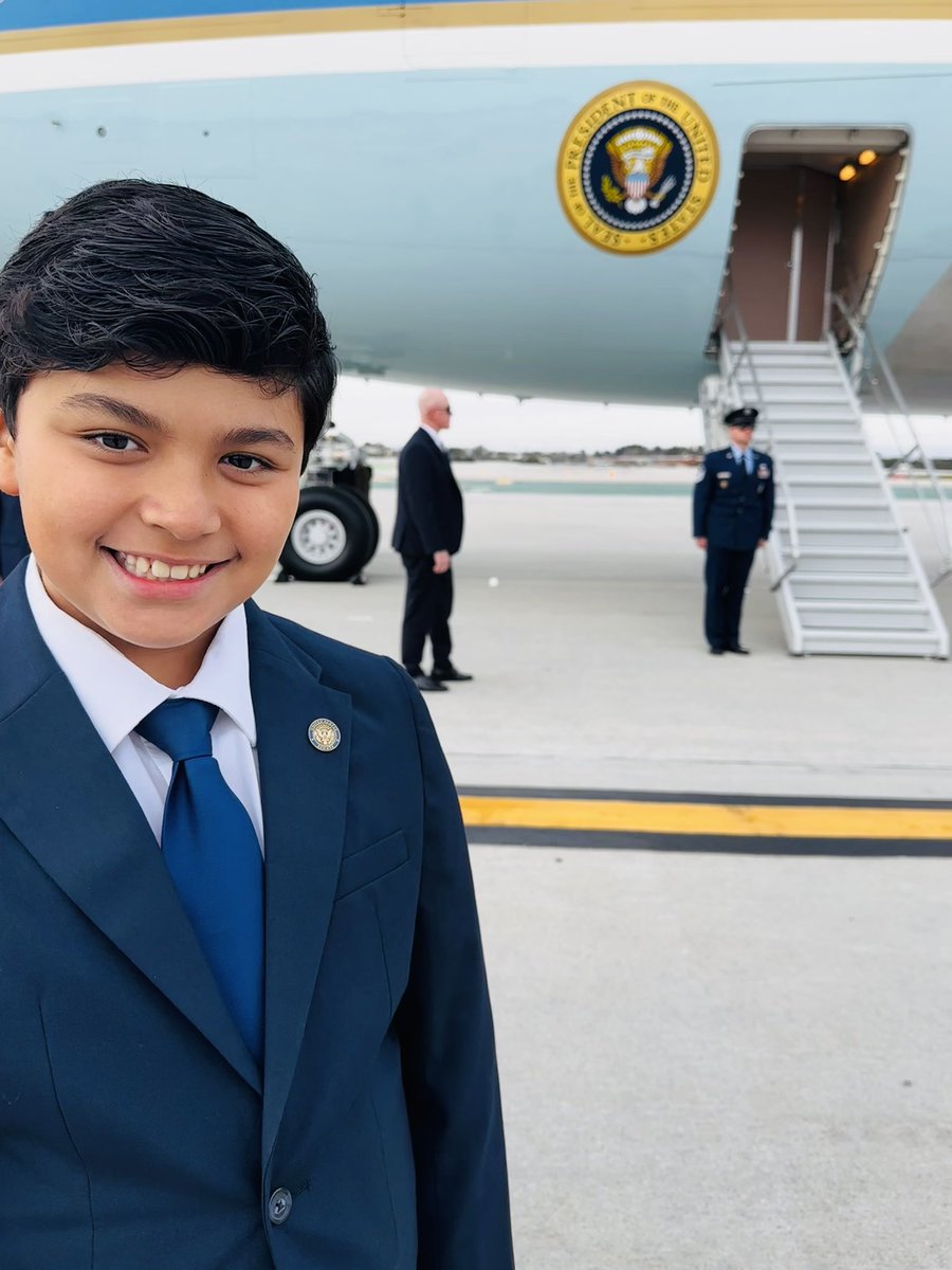 SenAlexPadilla's tweet image. Diego did great yesterday as Greeter in Chief, welcoming @POTUS to Los Angeles. #proudpapa